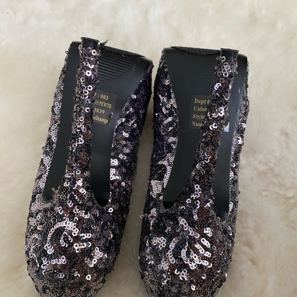 Silver sequin pumps - Picture 3 of 5
